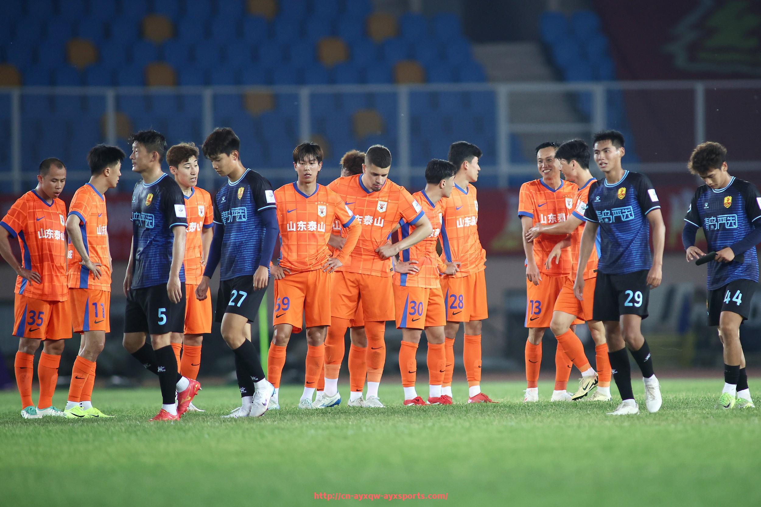 爱游戏体育-英超球员扎哈的职业生涯及场上表现深度剖析